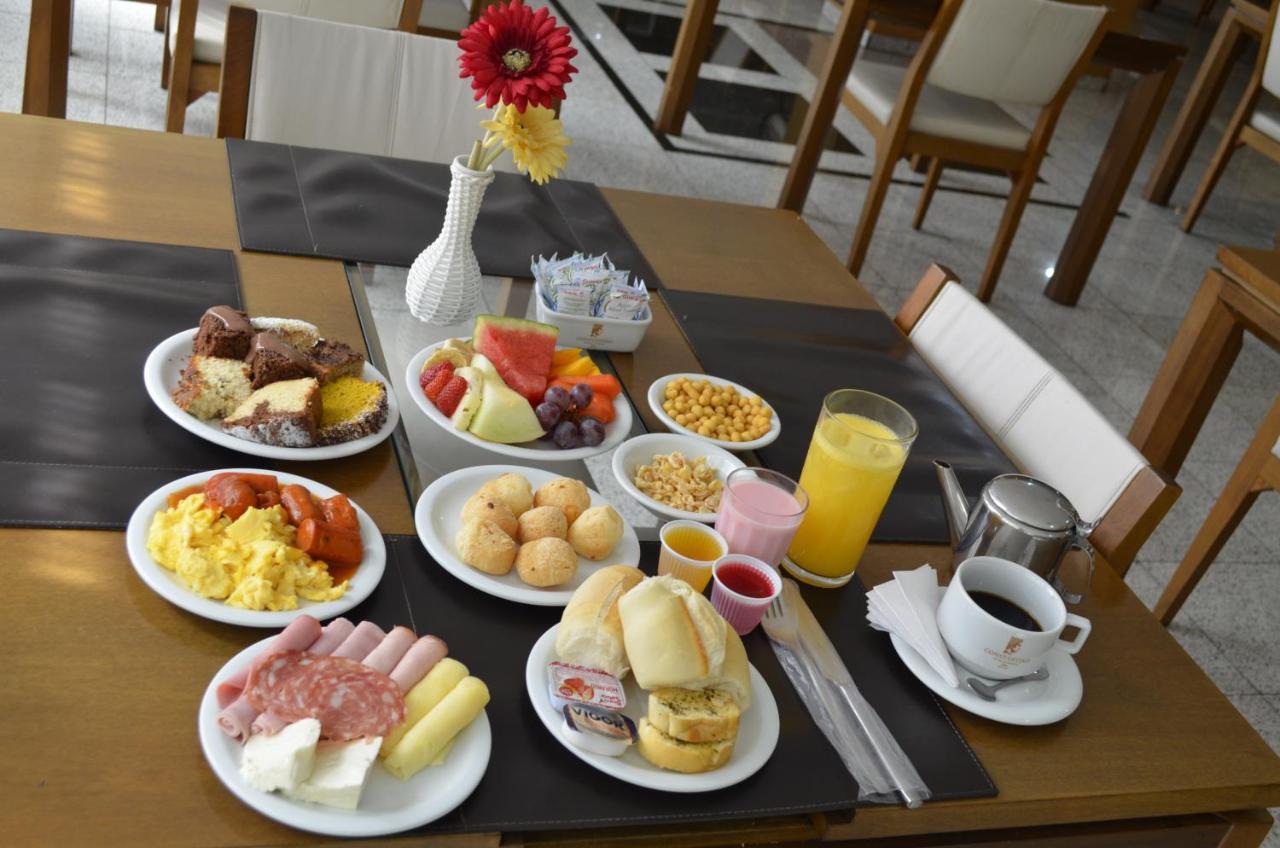 Constantino Hotel E Eventos Juiz de Fora Dış mekan fotoğraf A typical continental breakfast