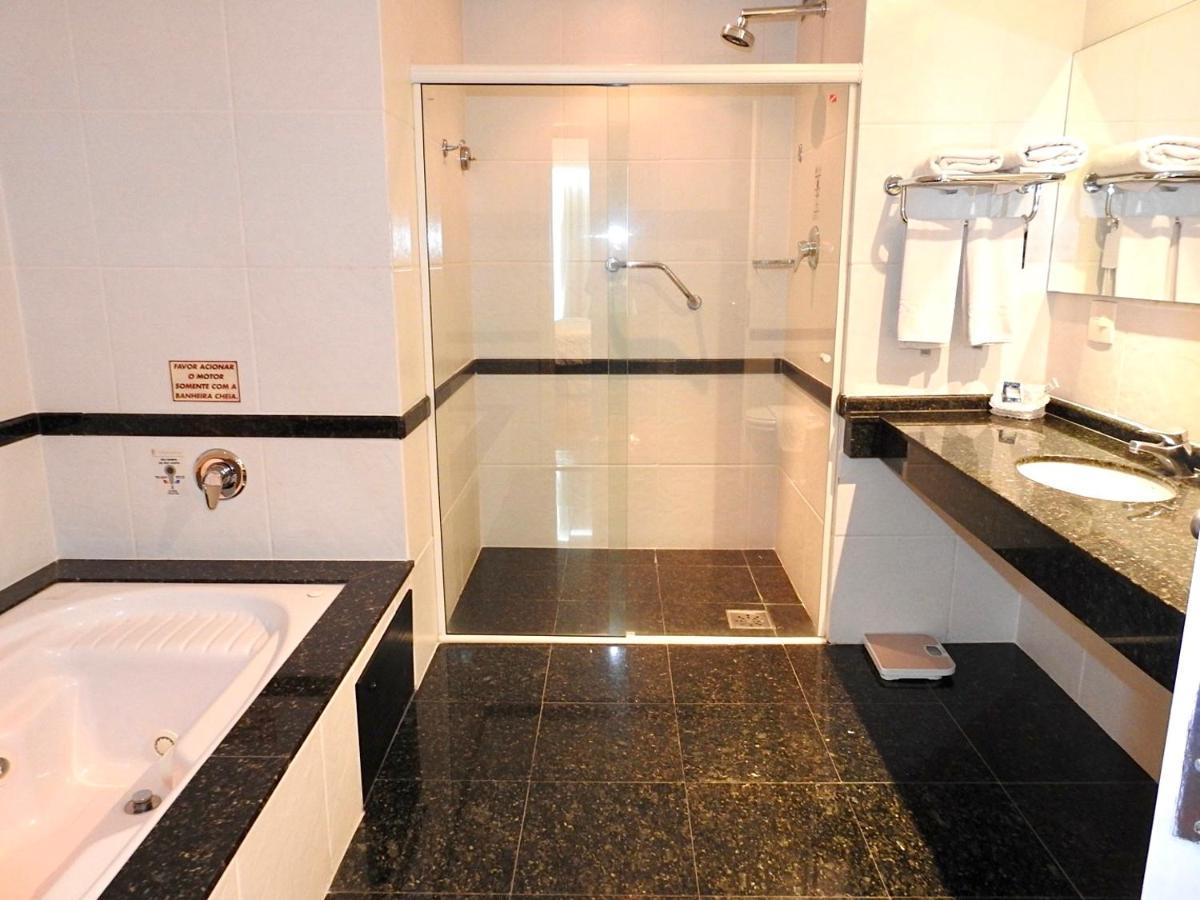 Constantino Hotel E Eventos Juiz de Fora Dış mekan fotoğraf A shower cubicle