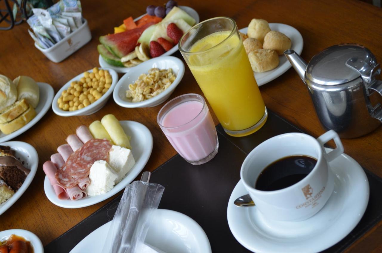 Constantino Hotel E Eventos Juiz de Fora Dış mekan fotoğraf A typical breakfast in Brazil